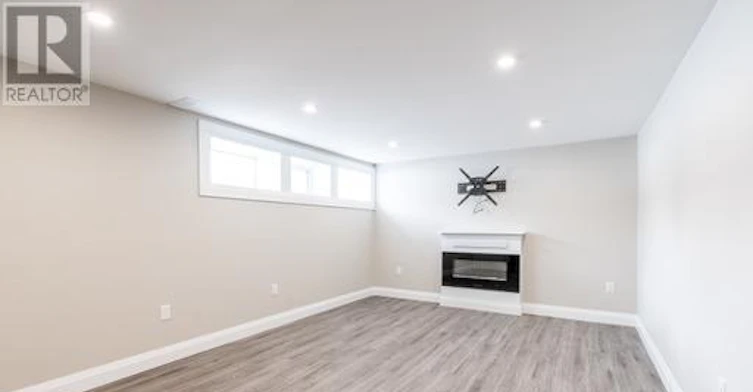 240 Wellington Street E, Barrie, ON, L4M 2E3 - 3