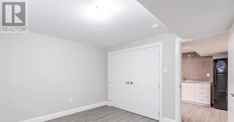 240 Wellington Street E, Barrie, ON, L4M 2E3 - 4