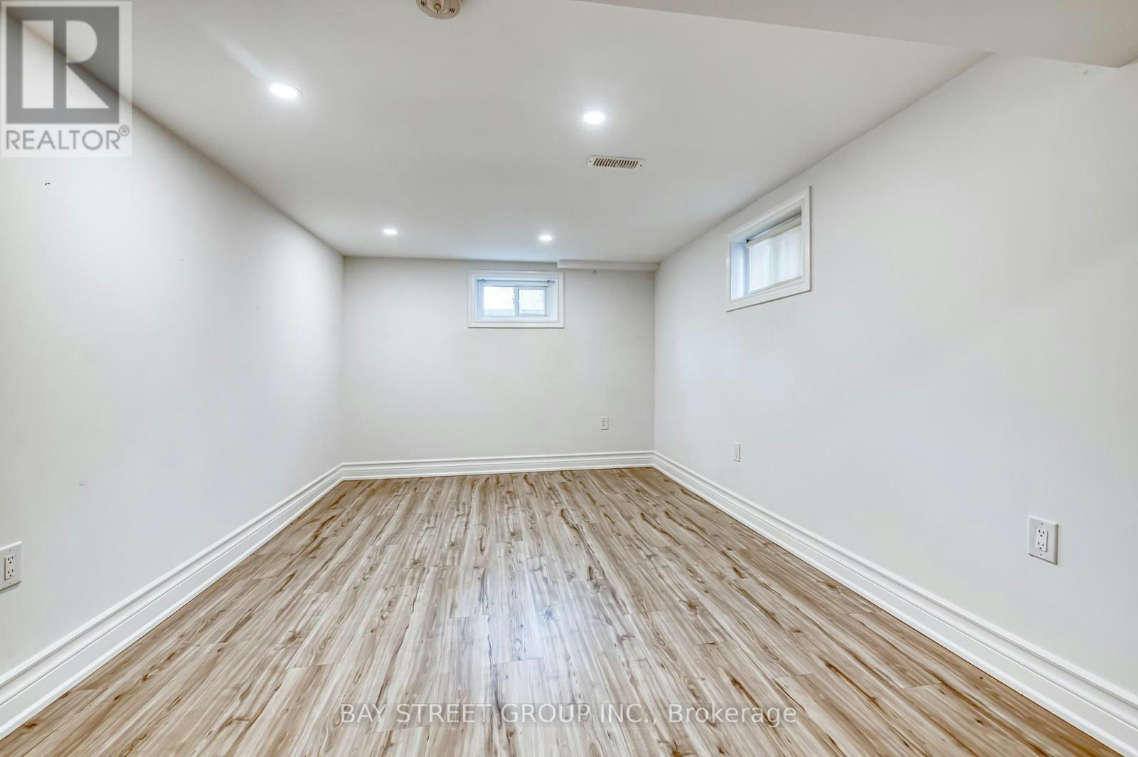 BSMT-99 Cherrywood Drive, Newmarket, ON, L3Y 2X6 - 17