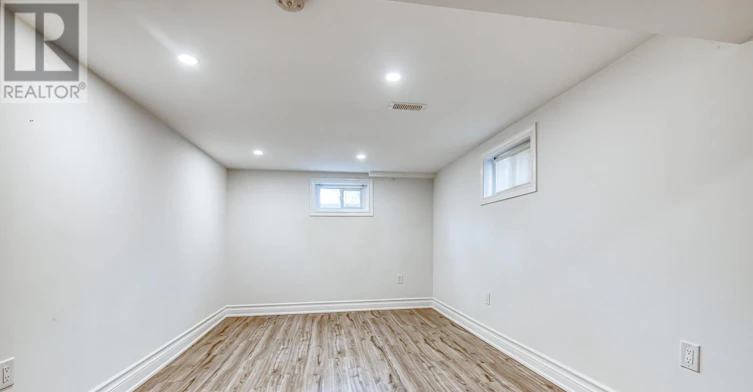 BSMT-99 Cherrywood Drive, Newmarket, ON, L3Y 2X6 - 17