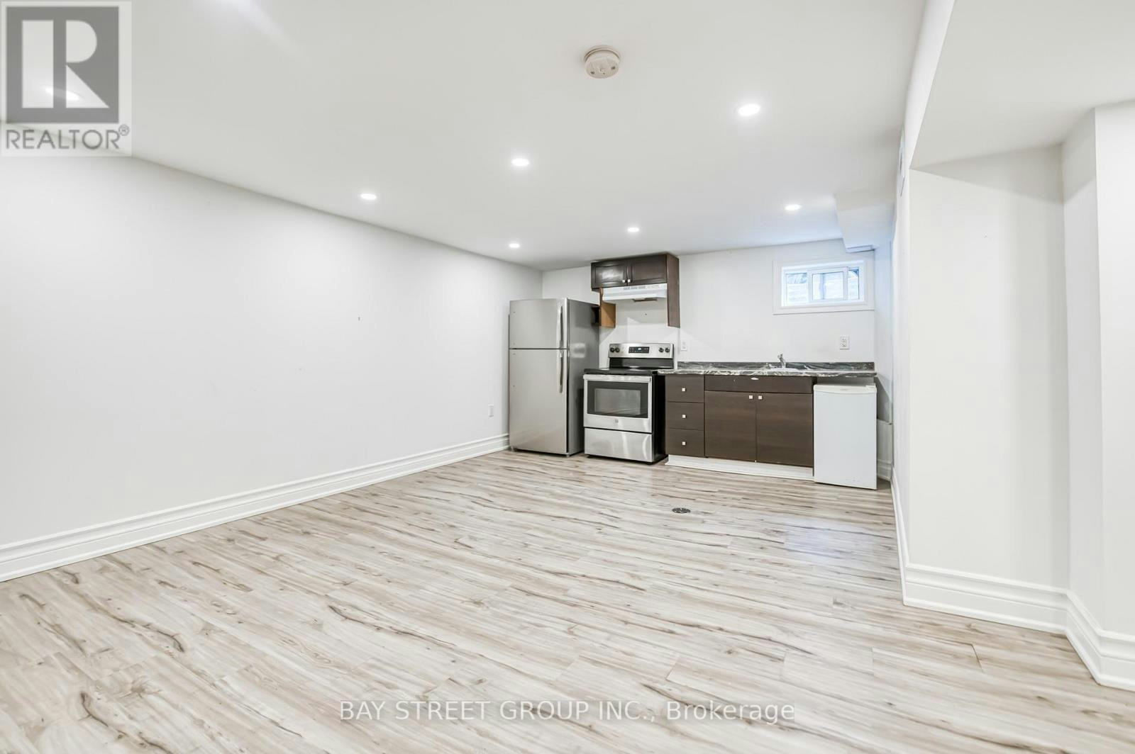 BSMT-99 Cherrywood Drive, Newmarket, ON, L3Y 2X6 - 11