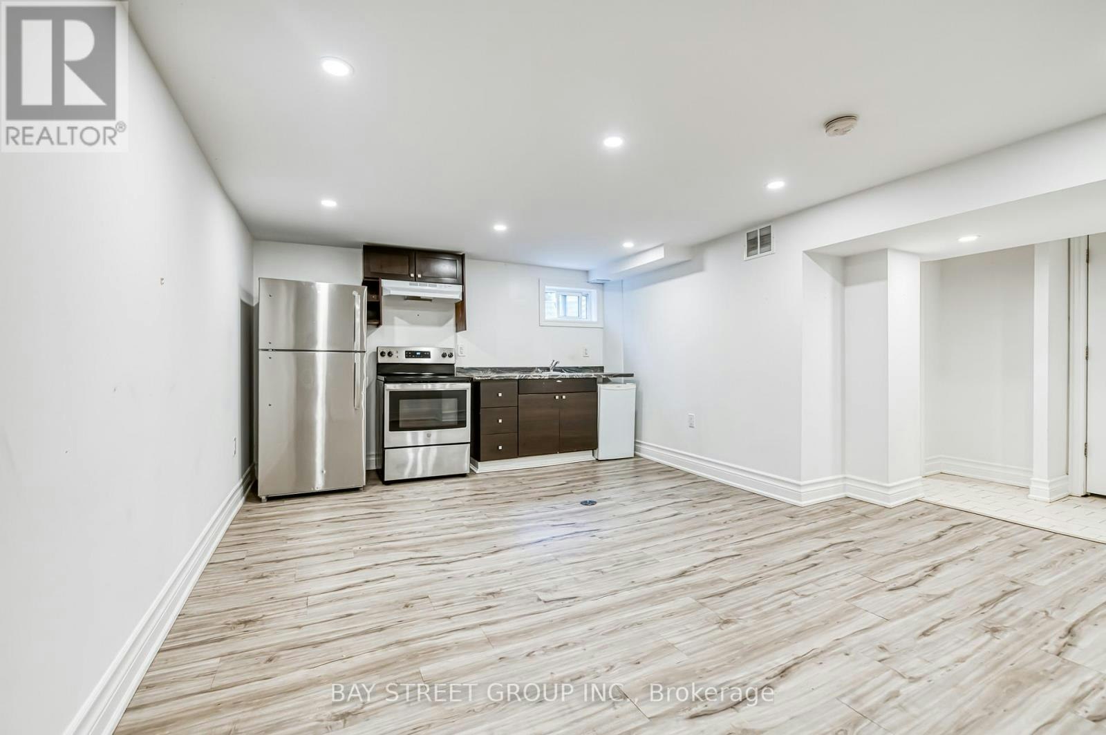 BSMT-99 Cherrywood Drive, Newmarket, ON, L3Y 2X6 - 7