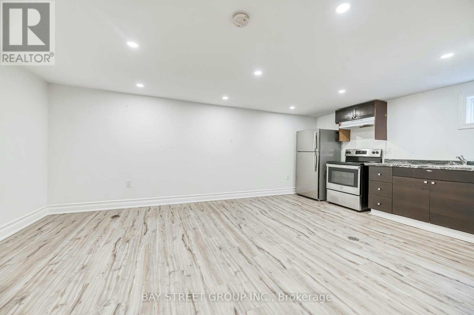 BSMT-99 Cherrywood Drive, Newmarket, ON, L3Y 2X6 - 4
