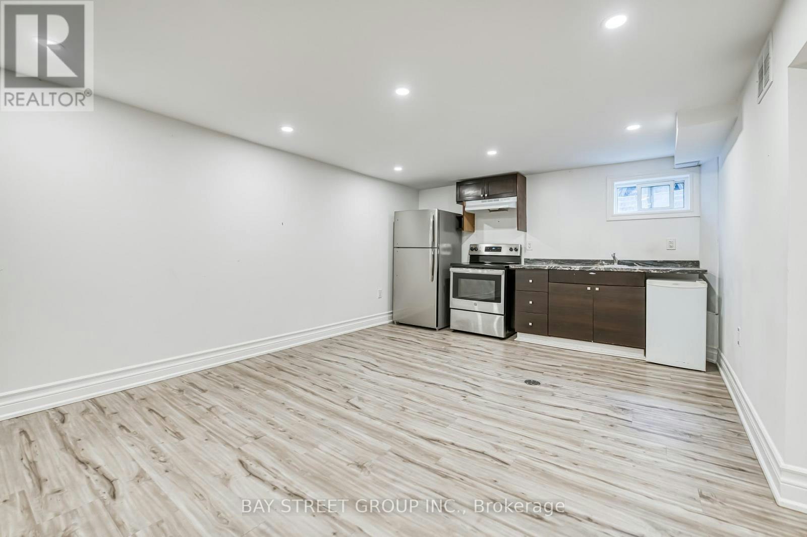 BSMT-99 Cherrywood Drive, Newmarket, ON, L3Y 2X6 - 5