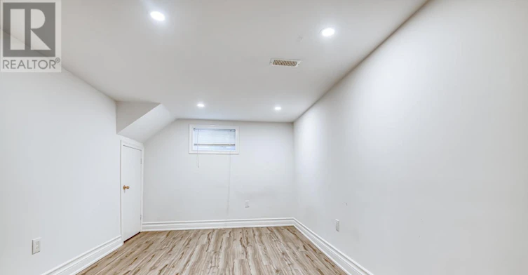 BSMT-99 Cherrywood Drive, Newmarket, ON, L3Y 2X6 - 15