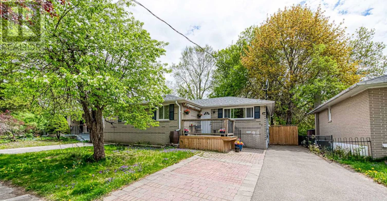 BSMT-99 Cherrywood Drive, Newmarket, ON, L3Y 2X6
