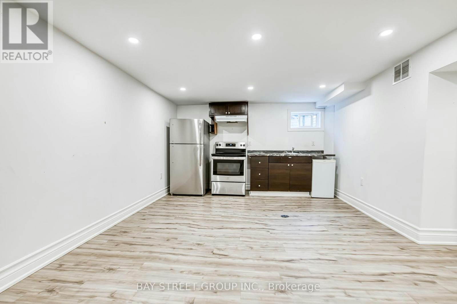 BSMT-99 Cherrywood Drive, Newmarket, ON, L3Y 2X6 - 6