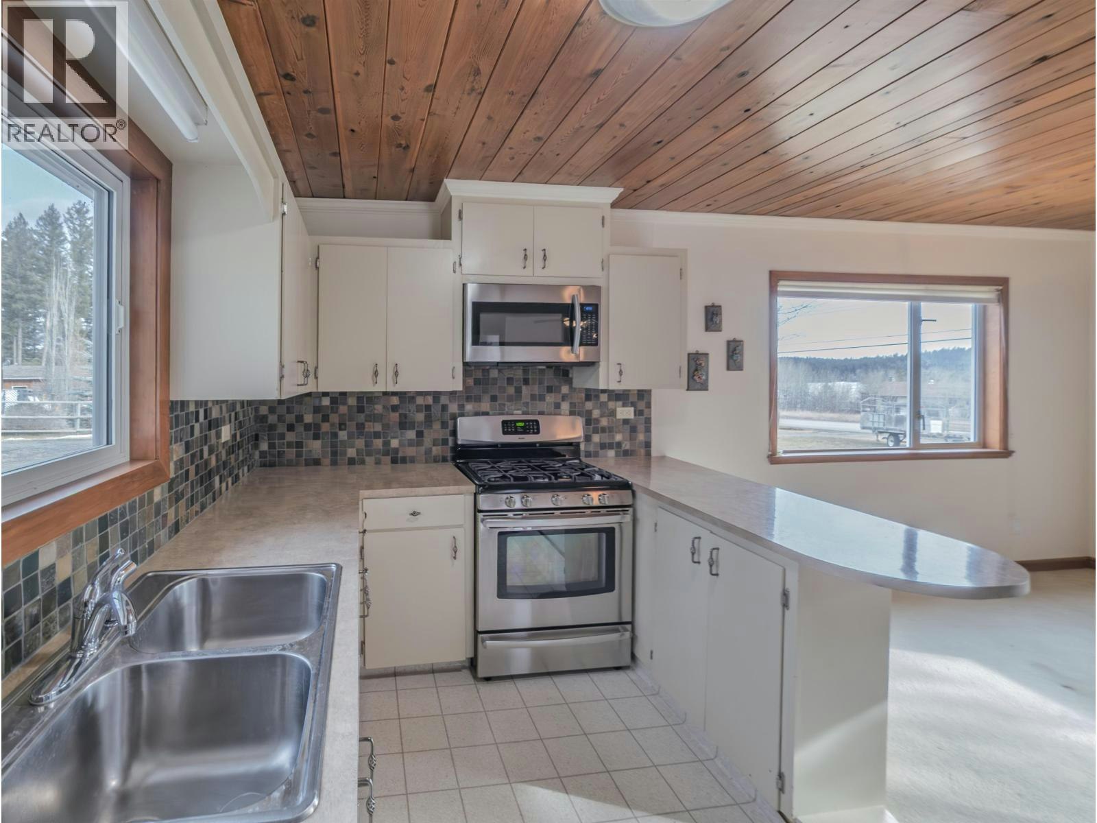 4734 Kitwanga Drive - 3