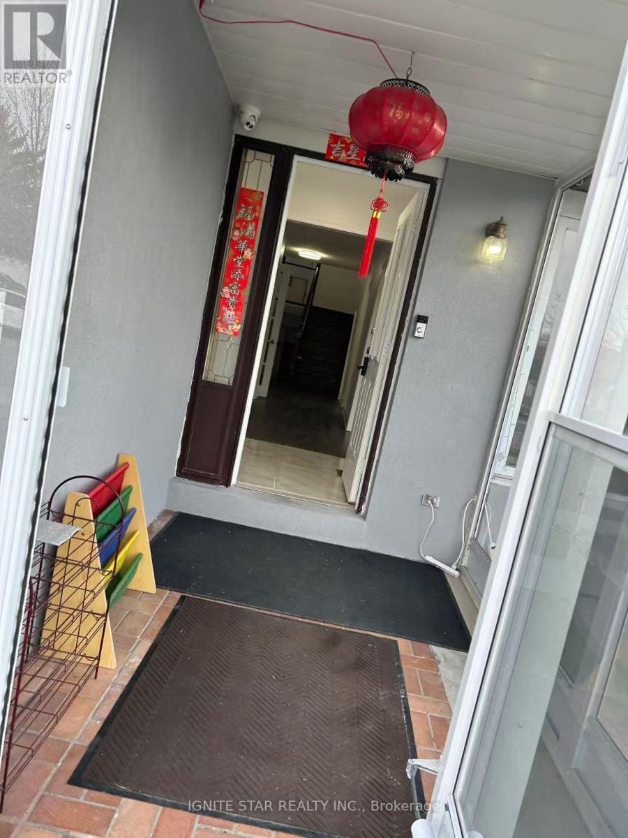 3246 Oakglade Crescent, Mississauga, ON, L5C 1X3 - 5