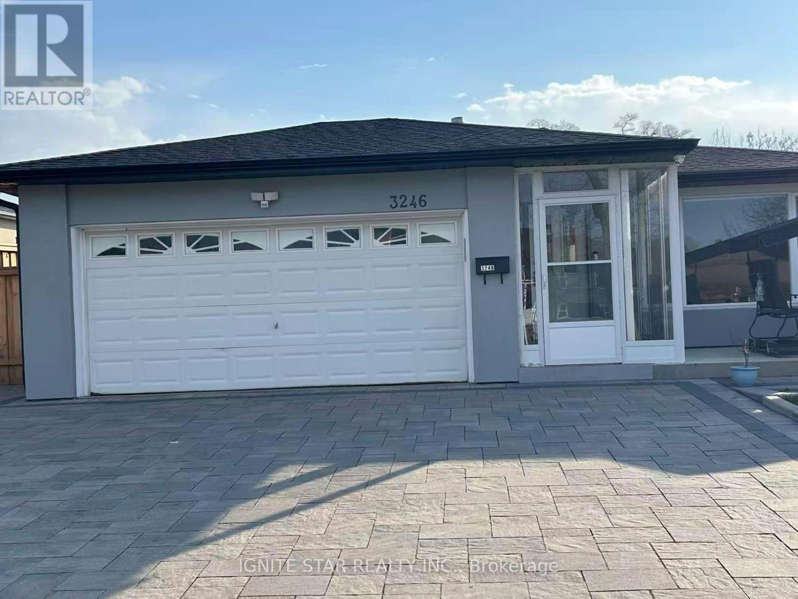 3246 Oakglade Crescent, Mississauga, ON, L5C 1X3 - 3