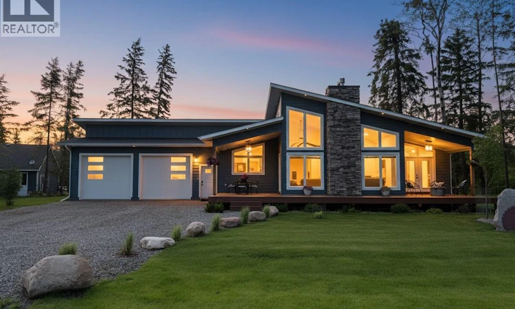 12 Eagle Crescent