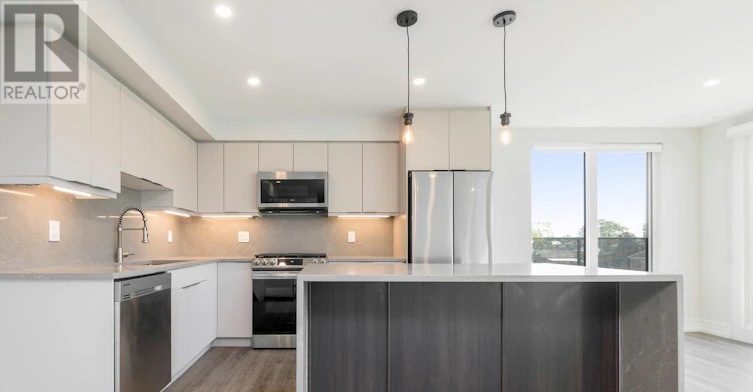 4-109 Rhodes Avenue, Toronto, ON, M4L 3A2 - 6