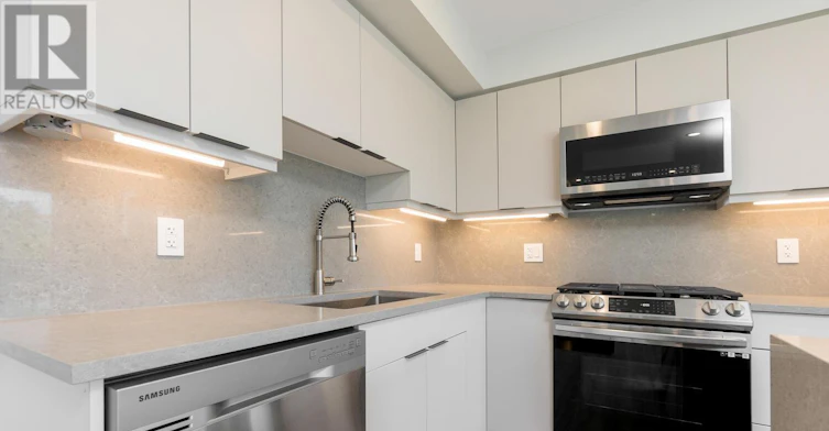 4-109 Rhodes Avenue, Toronto, ON, M4L 3A2 - 8