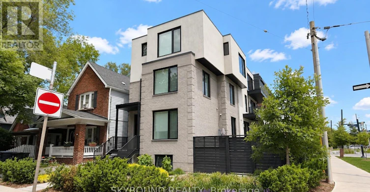 4-109 Rhodes Avenue, Toronto, ON, M4L 3A2 - 2