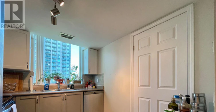 811-28 Harrison Garden Boulevard, Toronto, ON, M2N 7B5 - 14