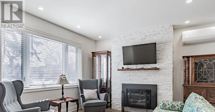 86 Fairleigh Crescent, Toronto, ON, M6C 3R9 - 3