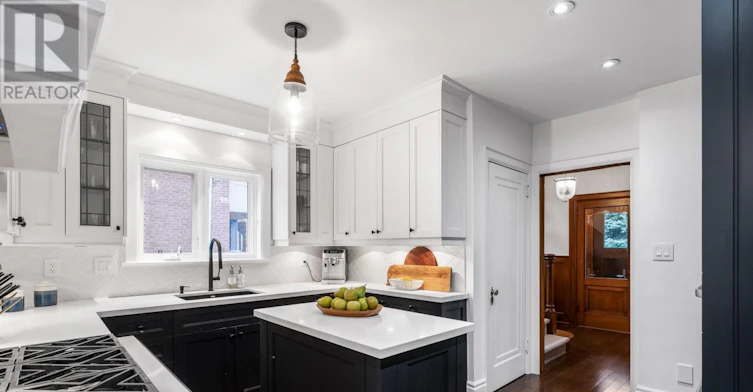 28 Thompson Avenue, Toronto, ON, M8Z 3T3 - 10
