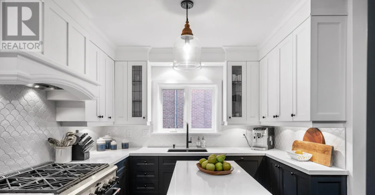 28 Thompson Avenue, Toronto, ON, M8Z 3T3 - 9
