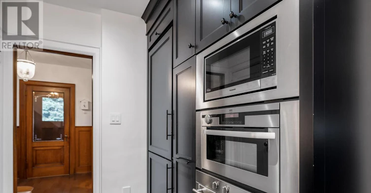 28 Thompson Avenue, Toronto, ON, M8Z 3T3 - 11