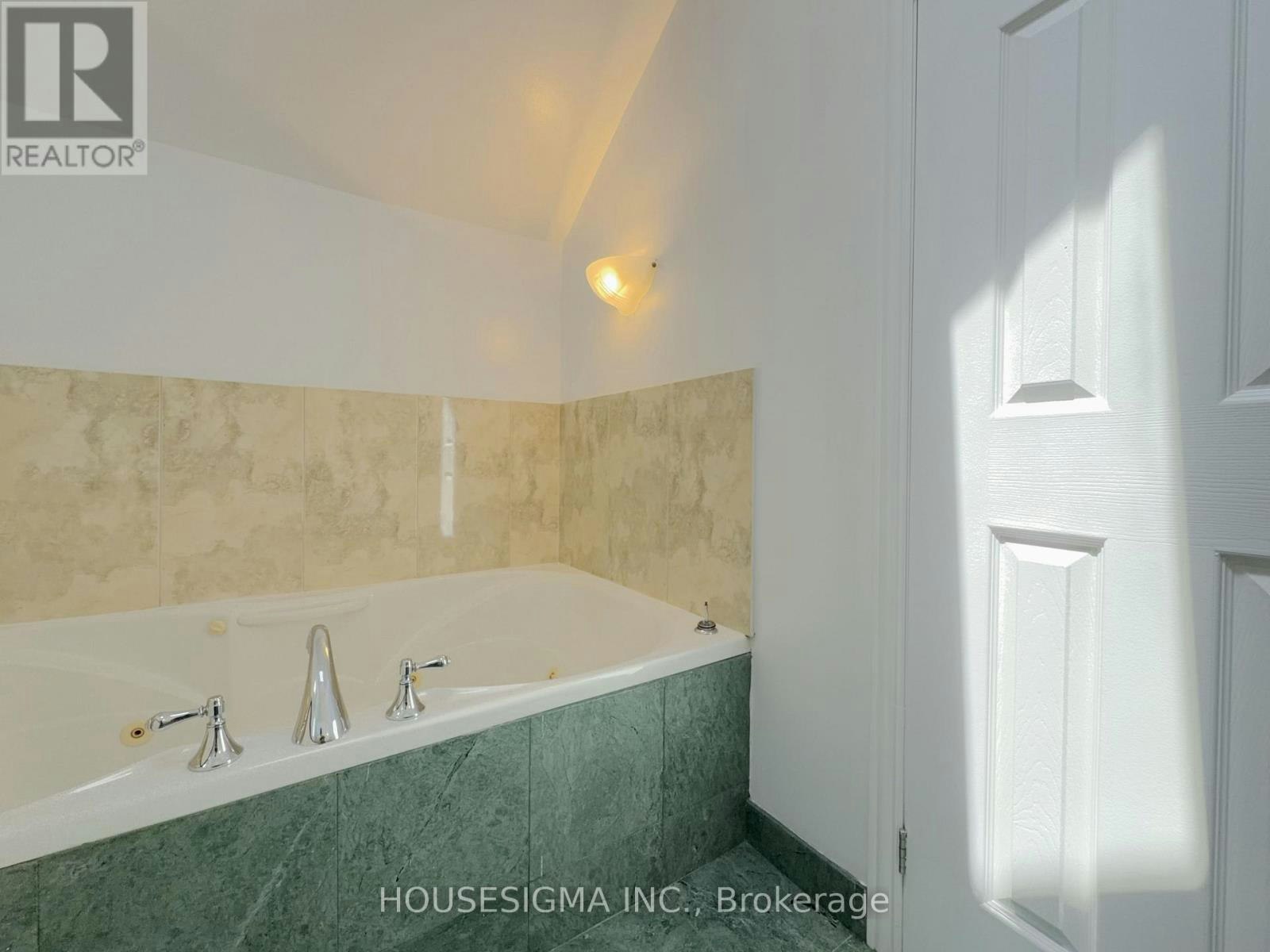 MAIN-116 Cranbrooke Avenue, Toronto, ON, M5M 1M7 - 35