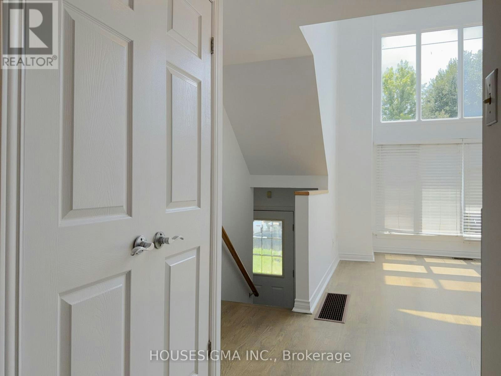 MAIN-116 Cranbrooke Avenue, Toronto, ON, M5M 1M7 - 4