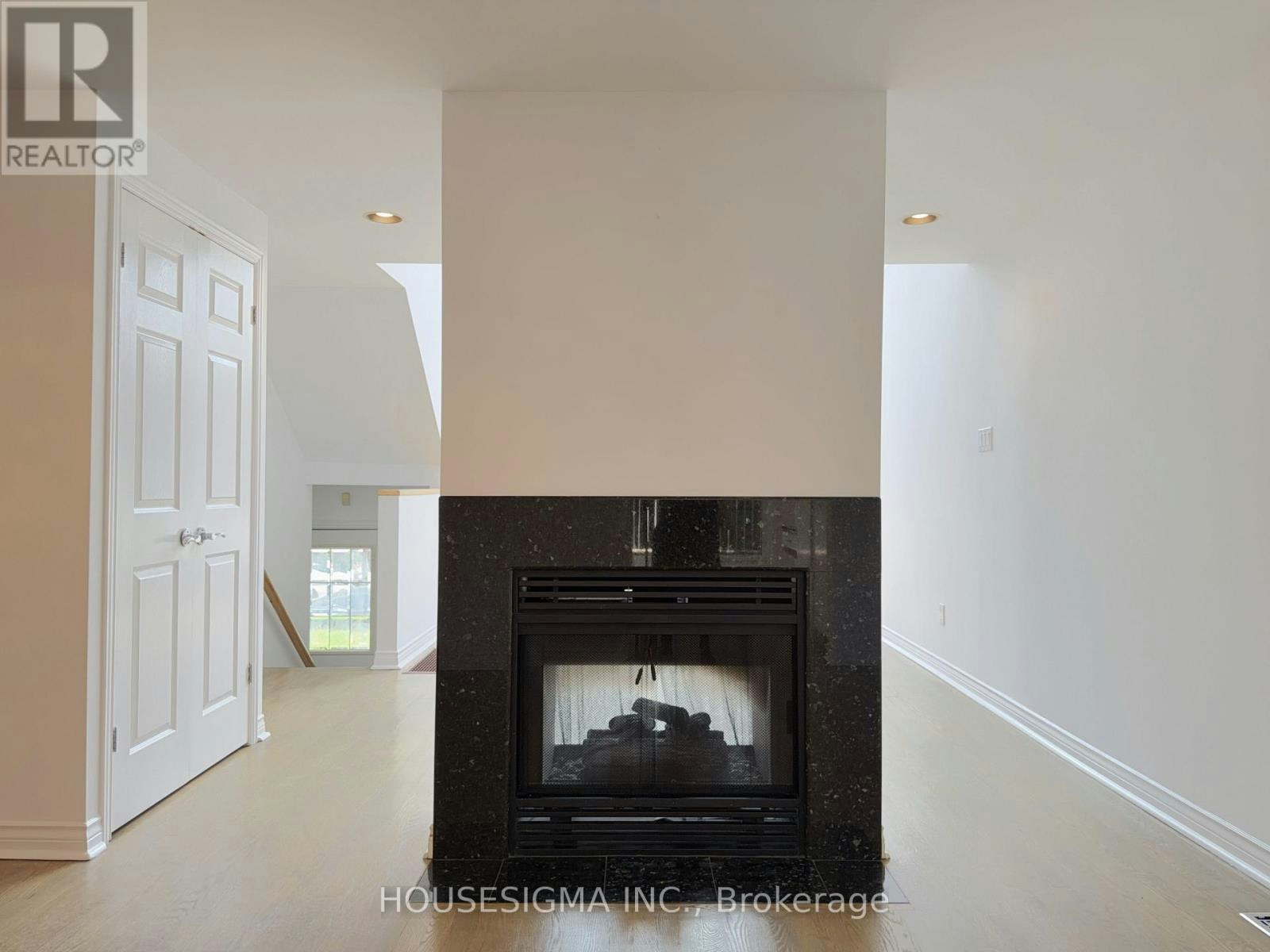 MAIN-116 Cranbrooke Avenue, Toronto, ON, M5M 1M7 - 5