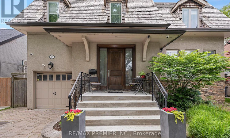 35 Yorkdale Crescent