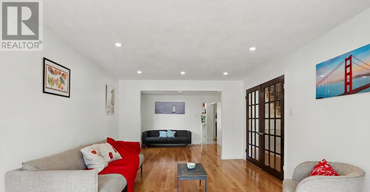 383 Viewmount Drive, Ottawa, ON, K2E 7R9 - 4