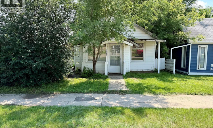 913 Stadacona Street W