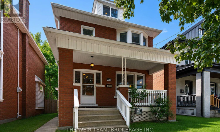 226 Ottawa Street S