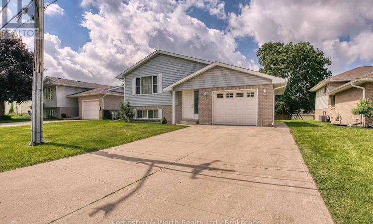 718 Edgar Street W