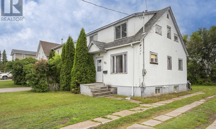 65 Kenogami Avenue N