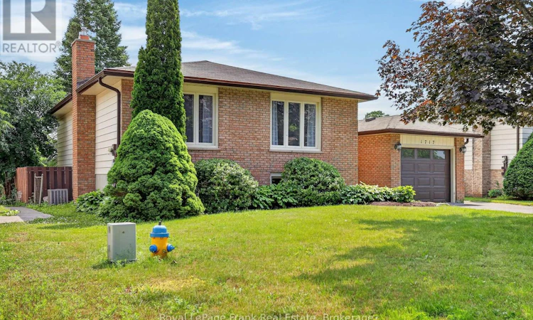 1717 Woodgrove Crescent