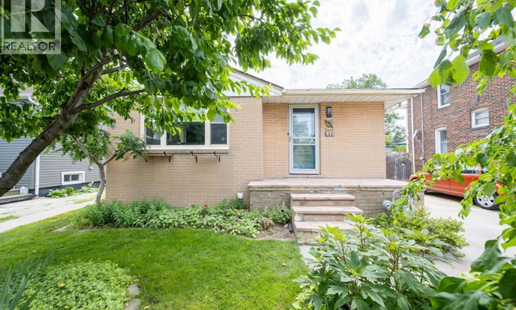 971 Fairview
