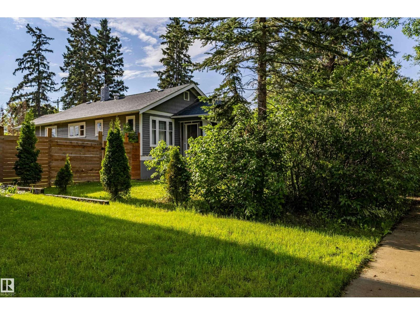 11238 123 Street NW, Edmonton, AB, T5M 0M6