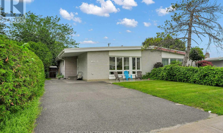 1299 Meadowlands Drive E
