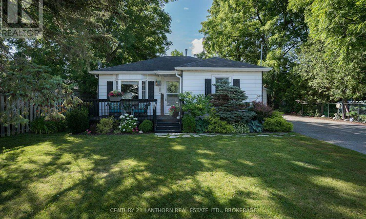 240 Thomas Street W