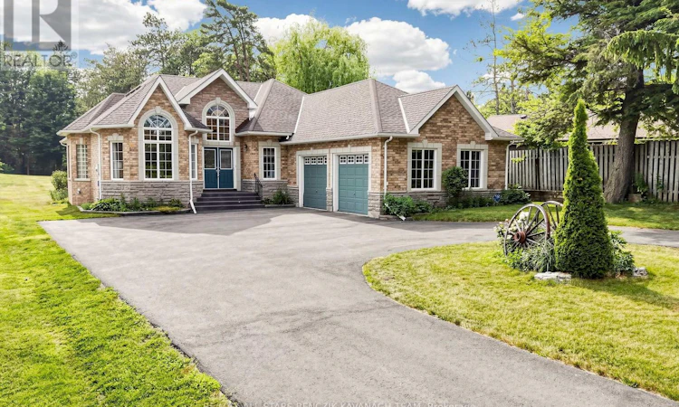5633 Lakeshore Road
