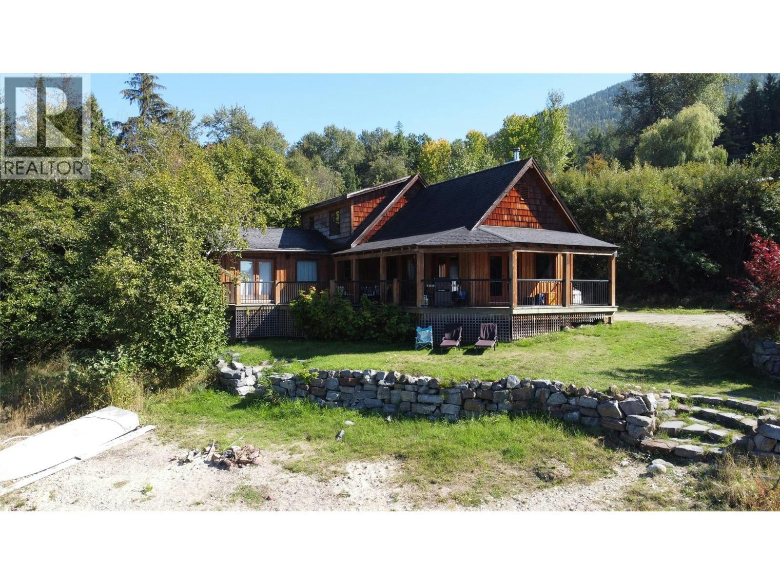 113 Kootenay Lake Road, Procter, BC, V0G 1V0
