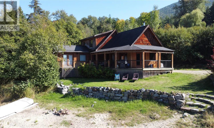113 Kootenay Lake Road