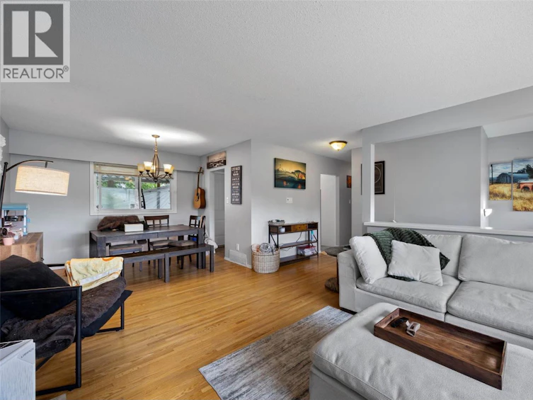 740 Sherwood Drive, Kamloops, BC, V2B 4E5 - 4