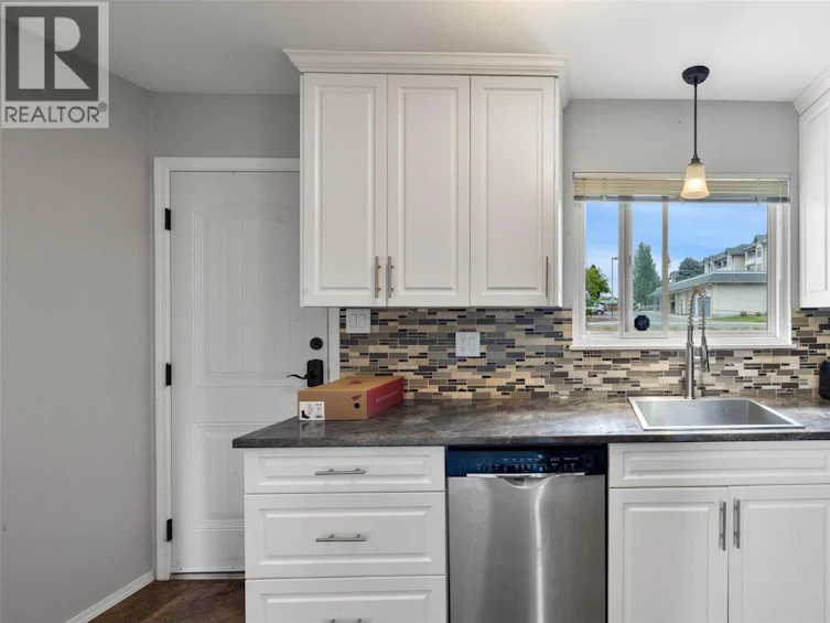 740 Sherwood Drive, Kamloops, BC, V2B 4E5 - 7