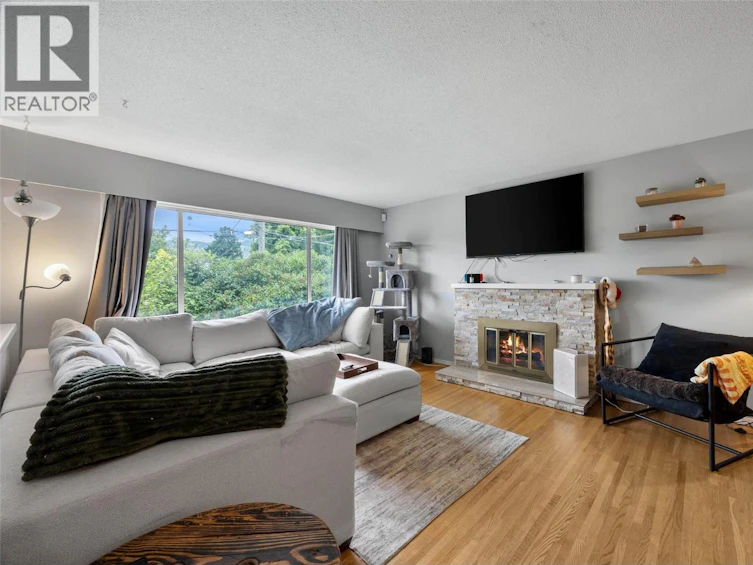 740 Sherwood Drive, Kamloops, BC, V2B 4E5 - 3