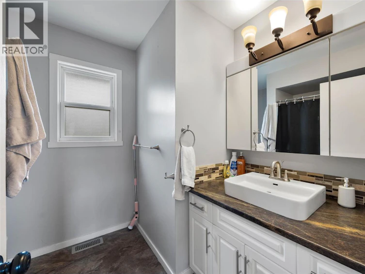 740 Sherwood Drive, Kamloops, BC, V2B 4E5 - 11