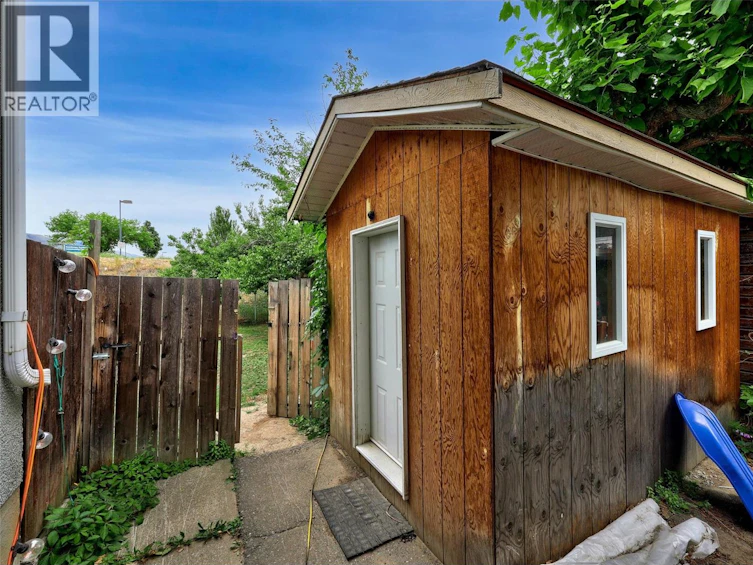 740 Sherwood Drive, Kamloops, BC, V2B 4E5 - 17