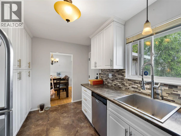 740 Sherwood Drive, Kamloops, BC, V2B 4E5 - 6