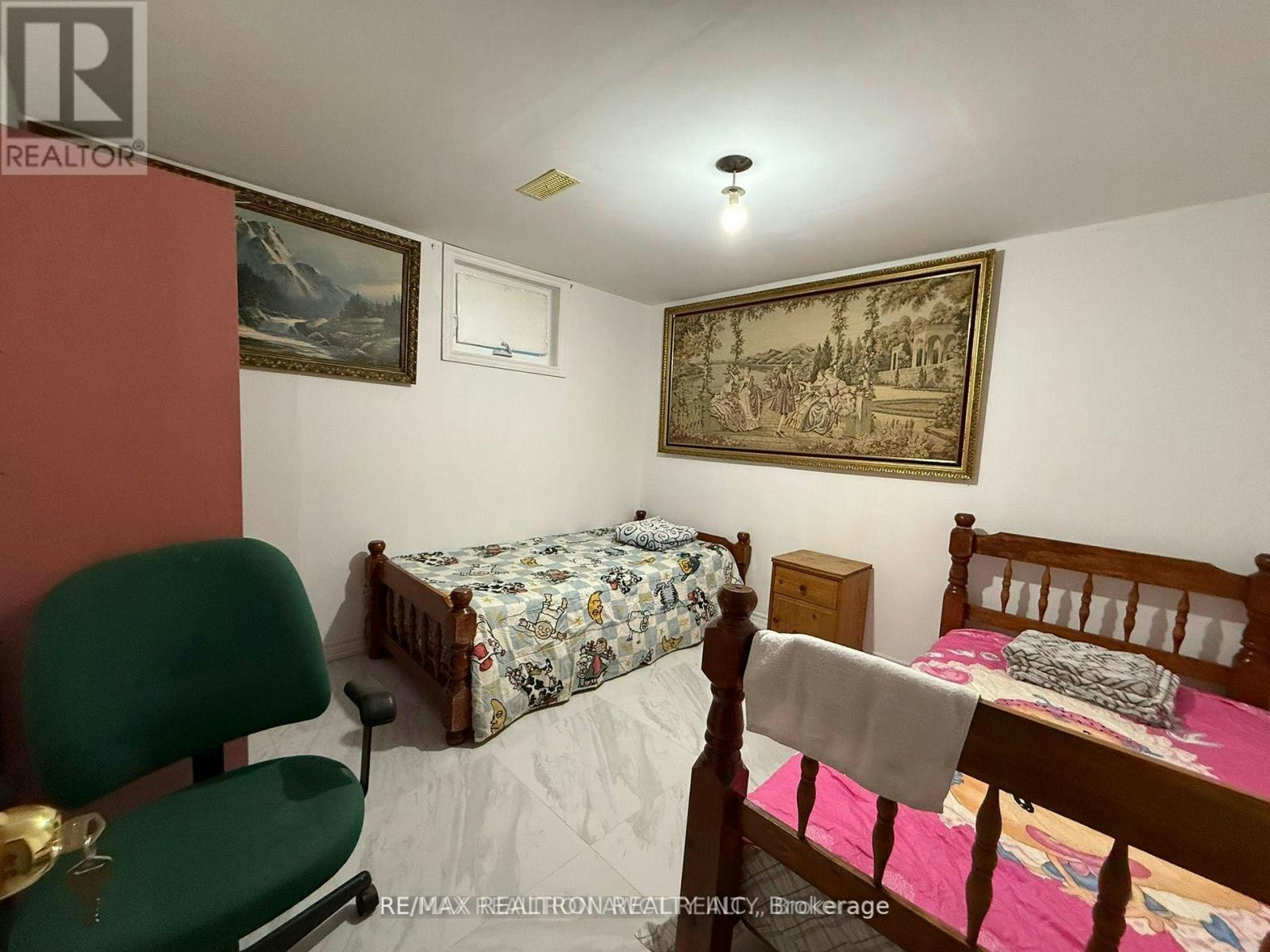 61 Wilmont Drive, Toronto, ON, M3N 1N5 - 3