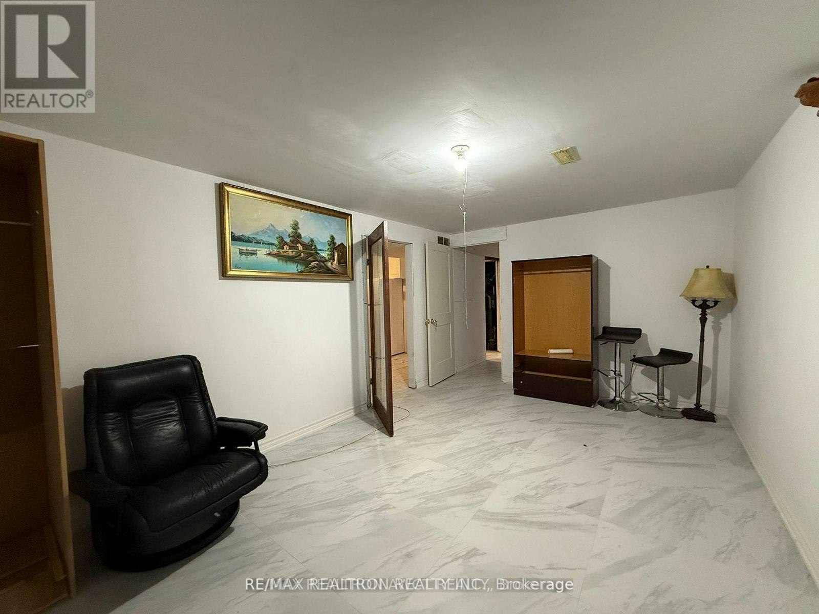 61 Wilmont Drive, Toronto, ON, M3N 1N5 - 2