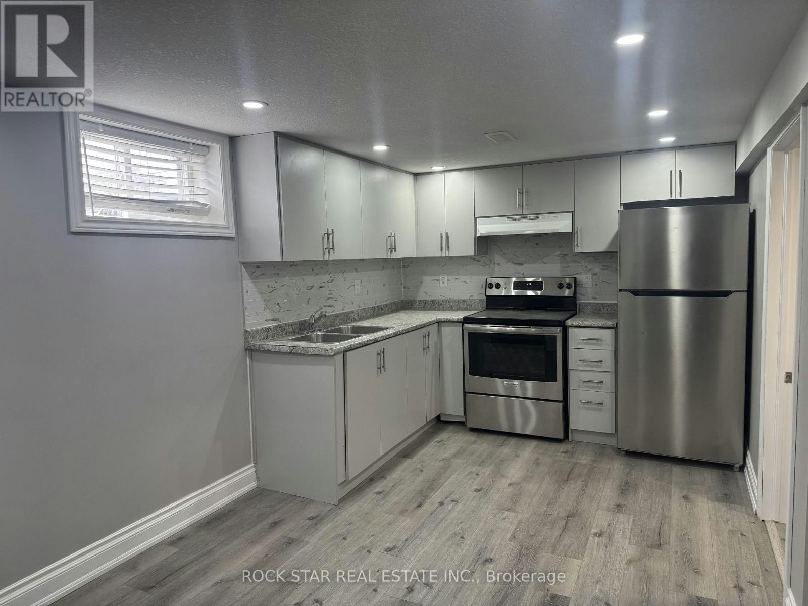 LOWER-387 Upper Gage Avenue, Hamilton, ON, L8K 4X9 - 6