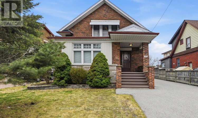 482 Simcoe Street N